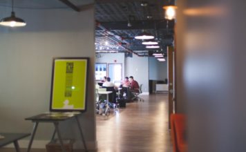 Dlaczego warto wynająć biuro coworkingowe?