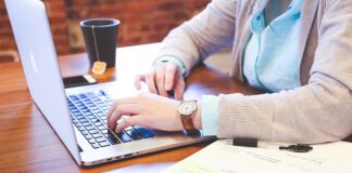 Na czym polega praca bazy danych?