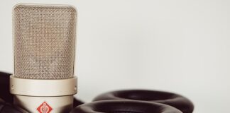 Jakie wykształcenie ma lektor?